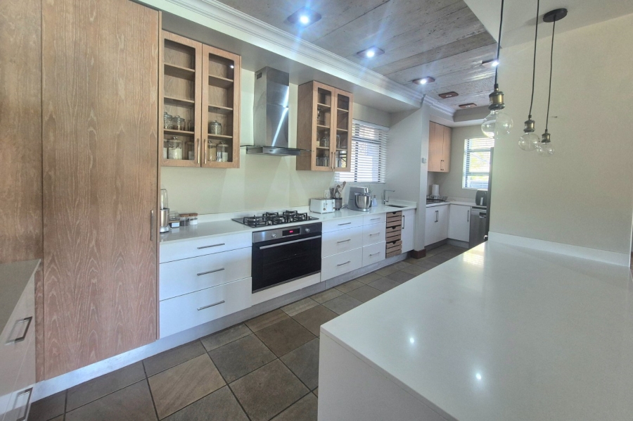 5 Bedroom Property for Sale in Welgelegen Western Cape